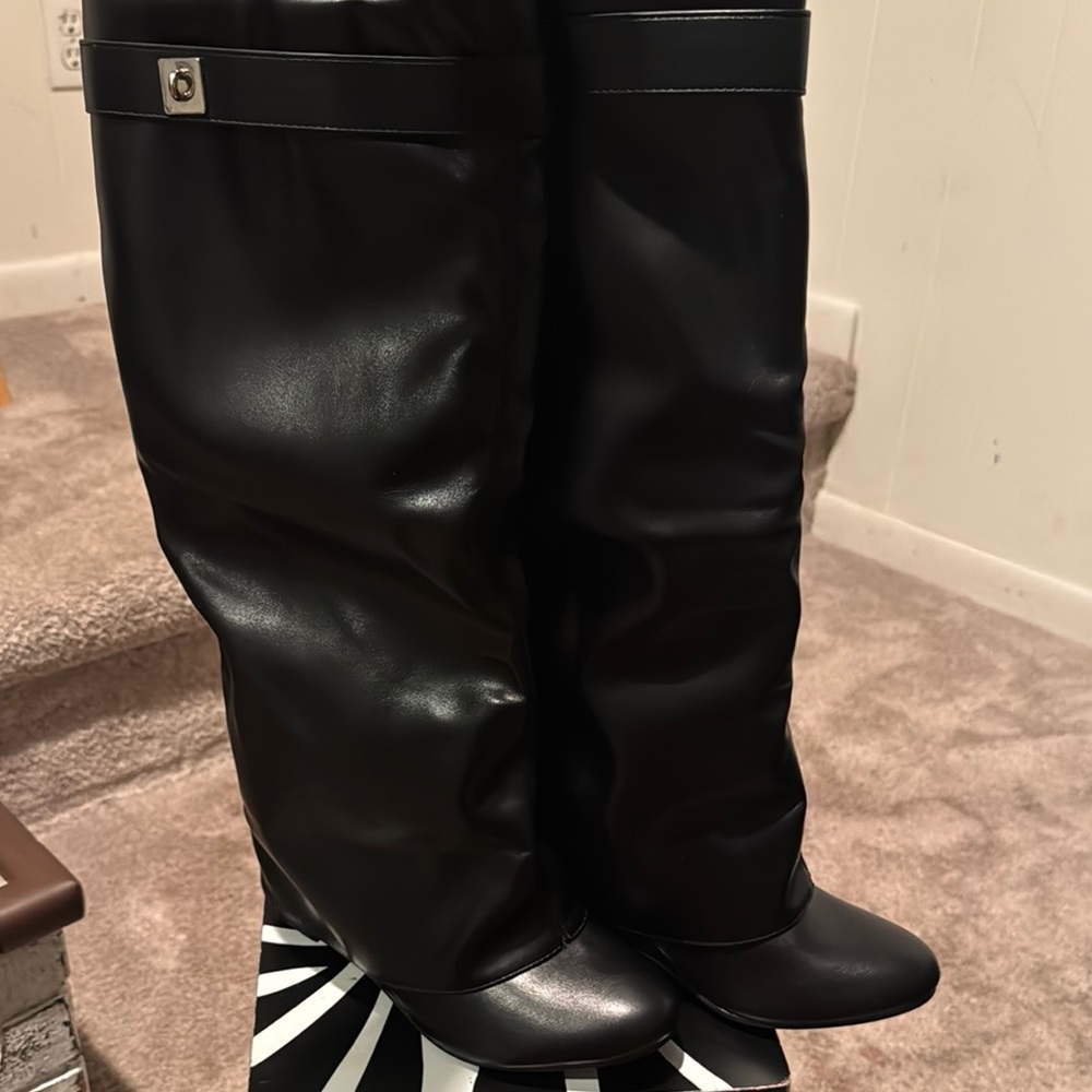 listing-status-banner